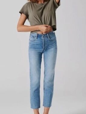 DENIM FORUM (26) The Arlo High Rise Straight Jean Raw Edge Hem Light Wash